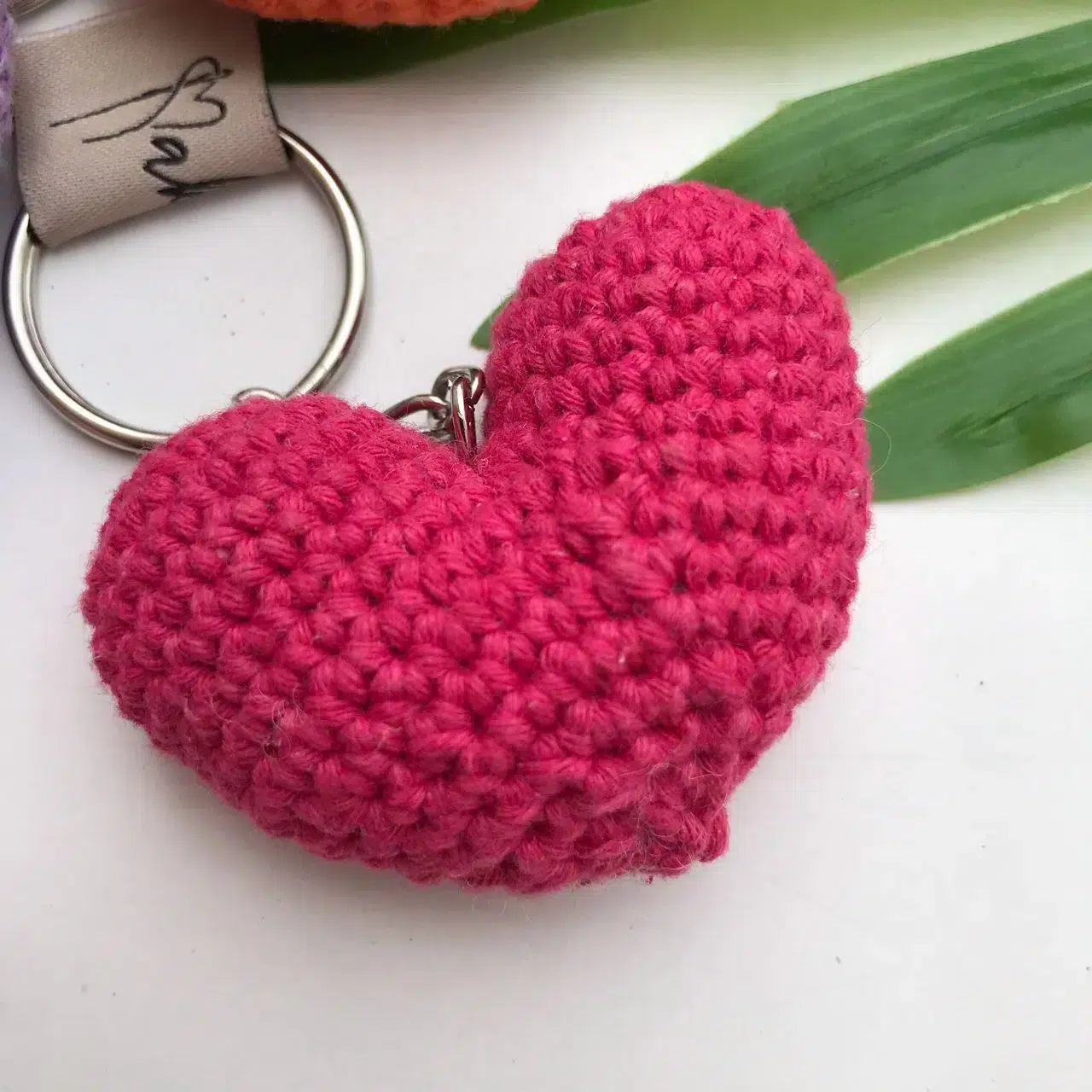 Un porte-clés cœur en crochet fait main – Accessoire mignon et romantique