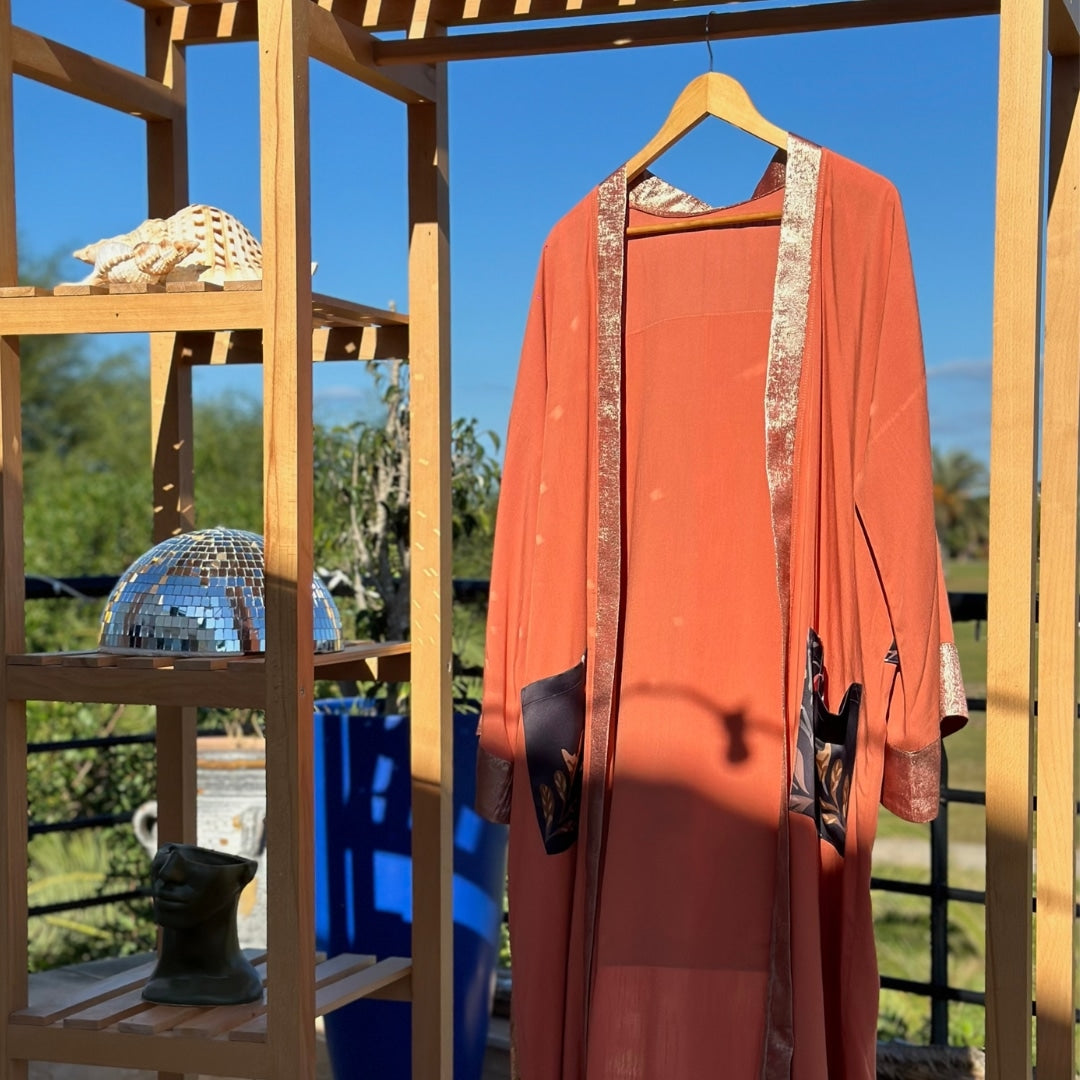 Kimono festif boho chic en satin de soie avec design "The Moon Life" - artisanat Tunisien fait main | ILEYCOM