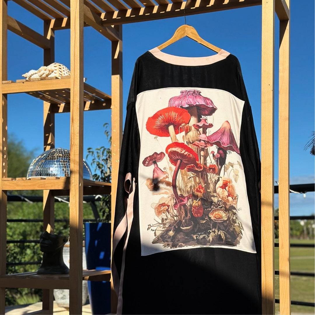 Kimono noir boho chic avec motifs "champignons" et détails beiges - artisanat Tunisien fait main | ILEYCOM