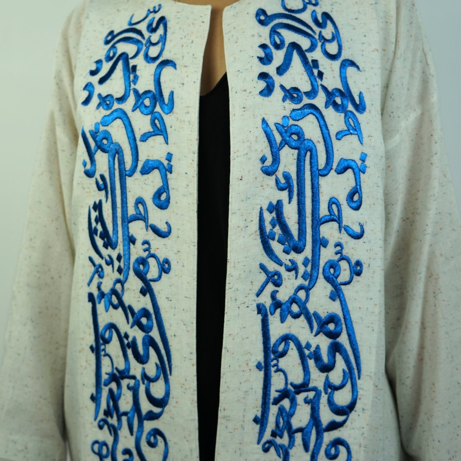 Kimono Traditionnel avec Calligraphie Arabe en Bleu - artisanat Tunisien fait main | ILEYCOM