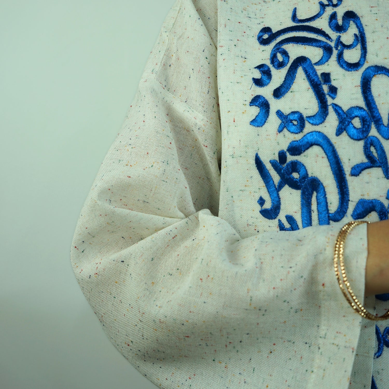 Kimono Traditionnel avec Calligraphie Arabe en Bleu - artisanat Tunisien fait main | ILEYCOM