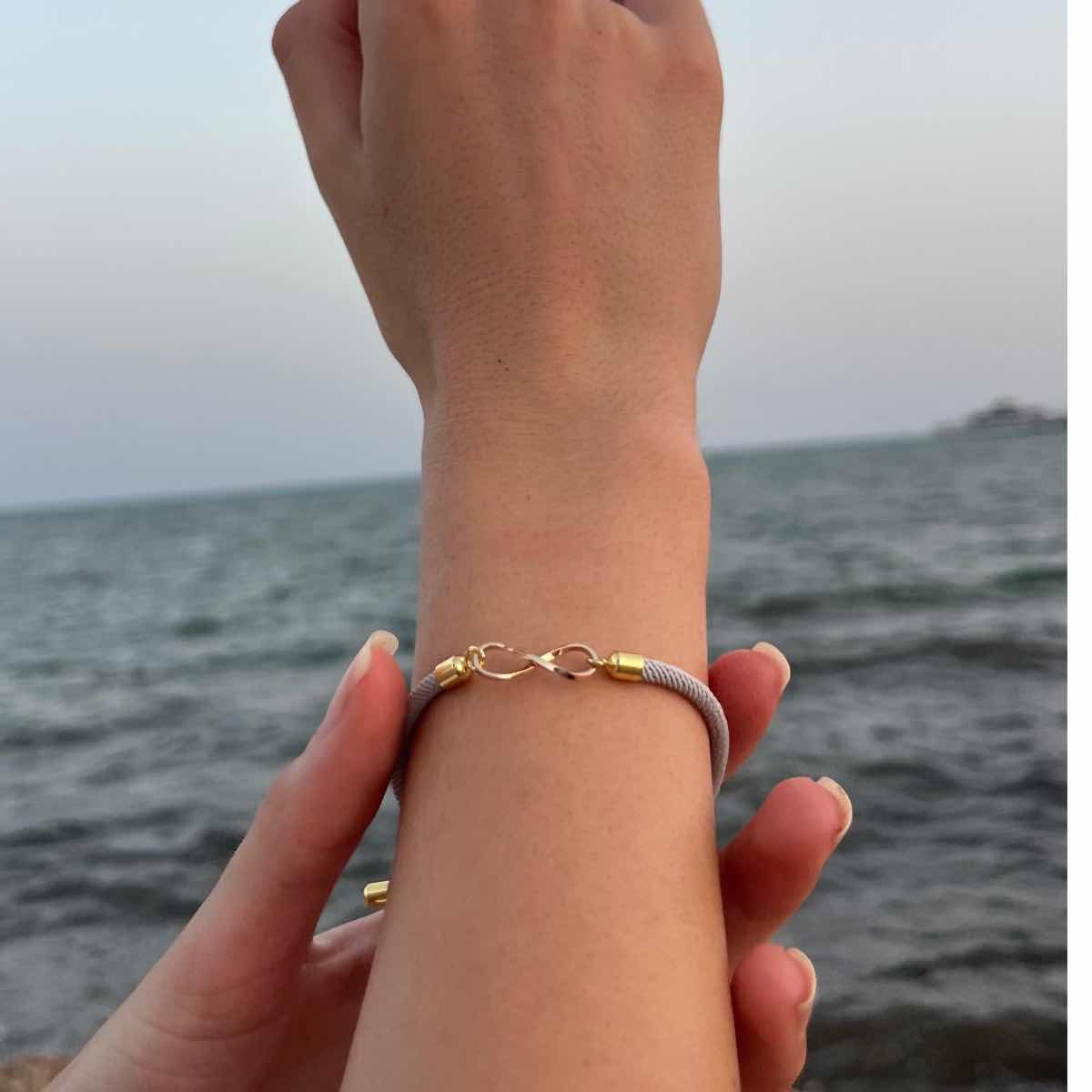Bracelet infini ajustable unisexe pour un style unique et élégant
