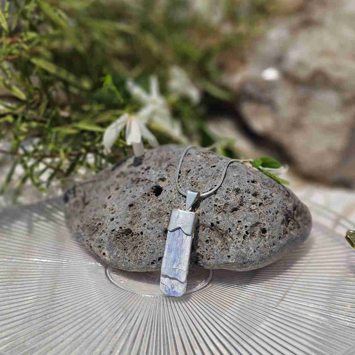 Collier kyanite en argent 925 pour un style unique et élégant