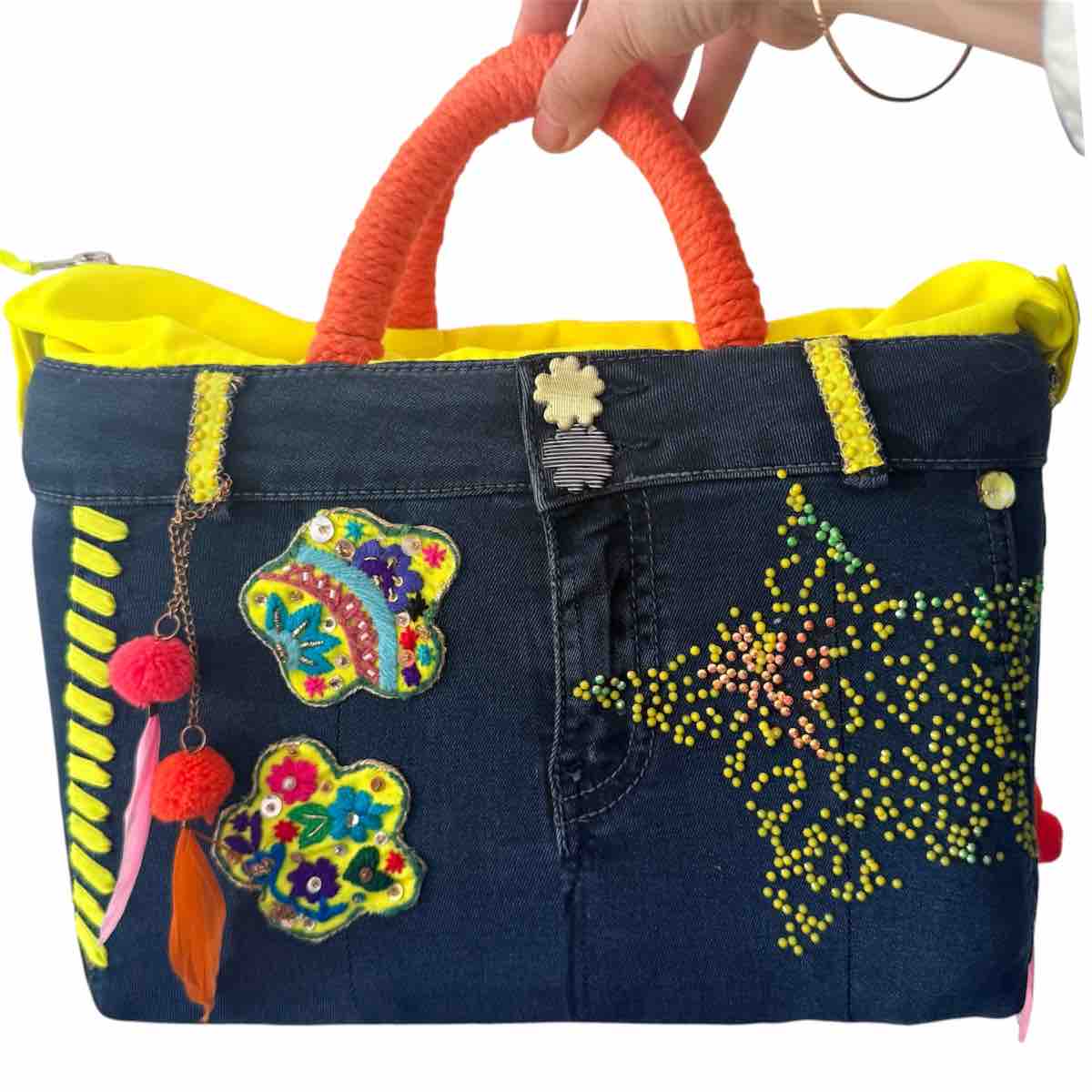 Sac fluo unique en jean recyclé pour un style éclatant