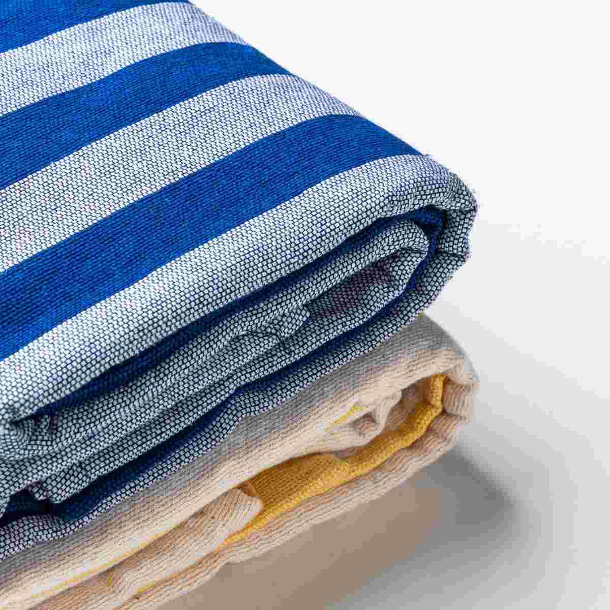 Fouta bleue rayée