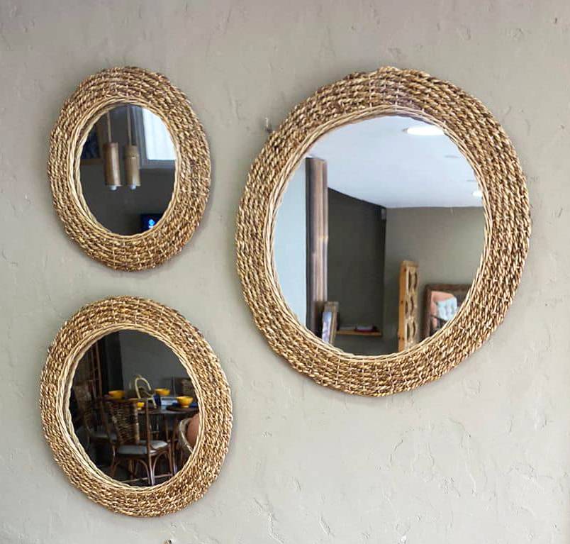 miroir rond élégant en marron pour un style raffiné