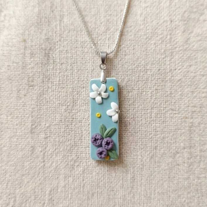 collier myrtille élégance artisanale pour un confort quotidien
