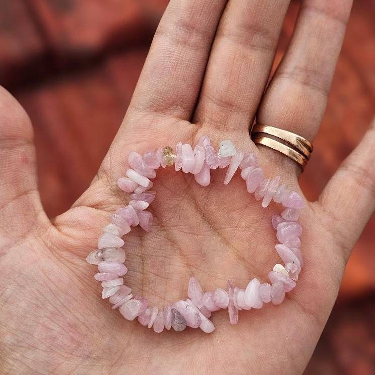 bracelet kunzite naturel baroque pour une élégance unique