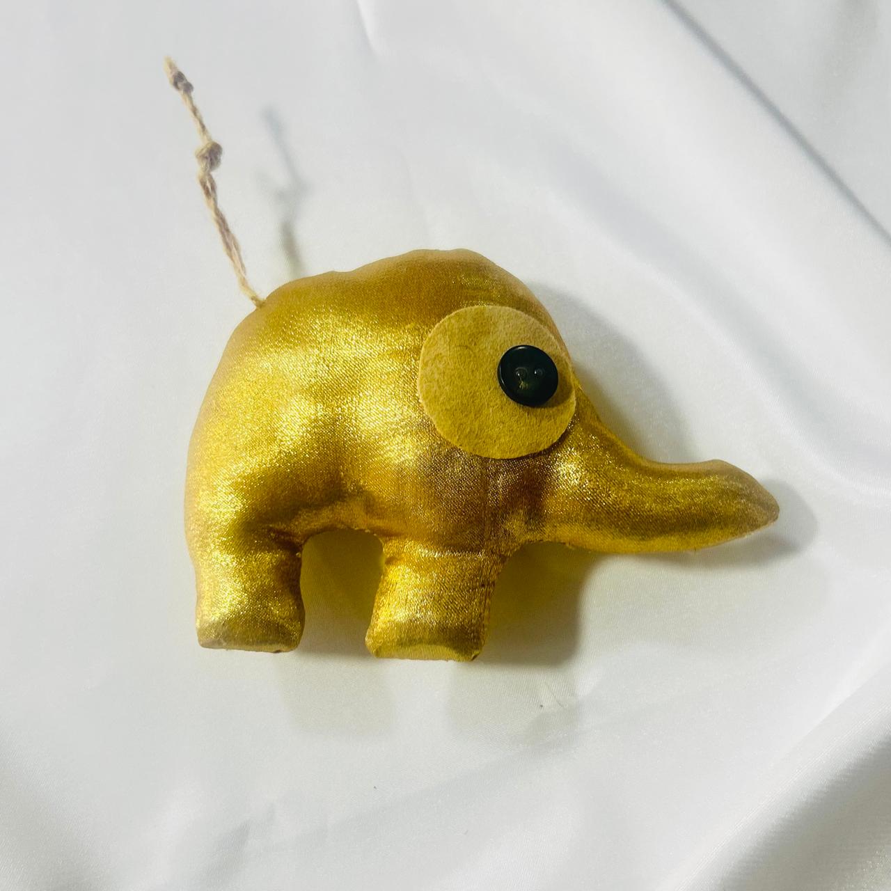 Mini éléphant en tissu doré fait main