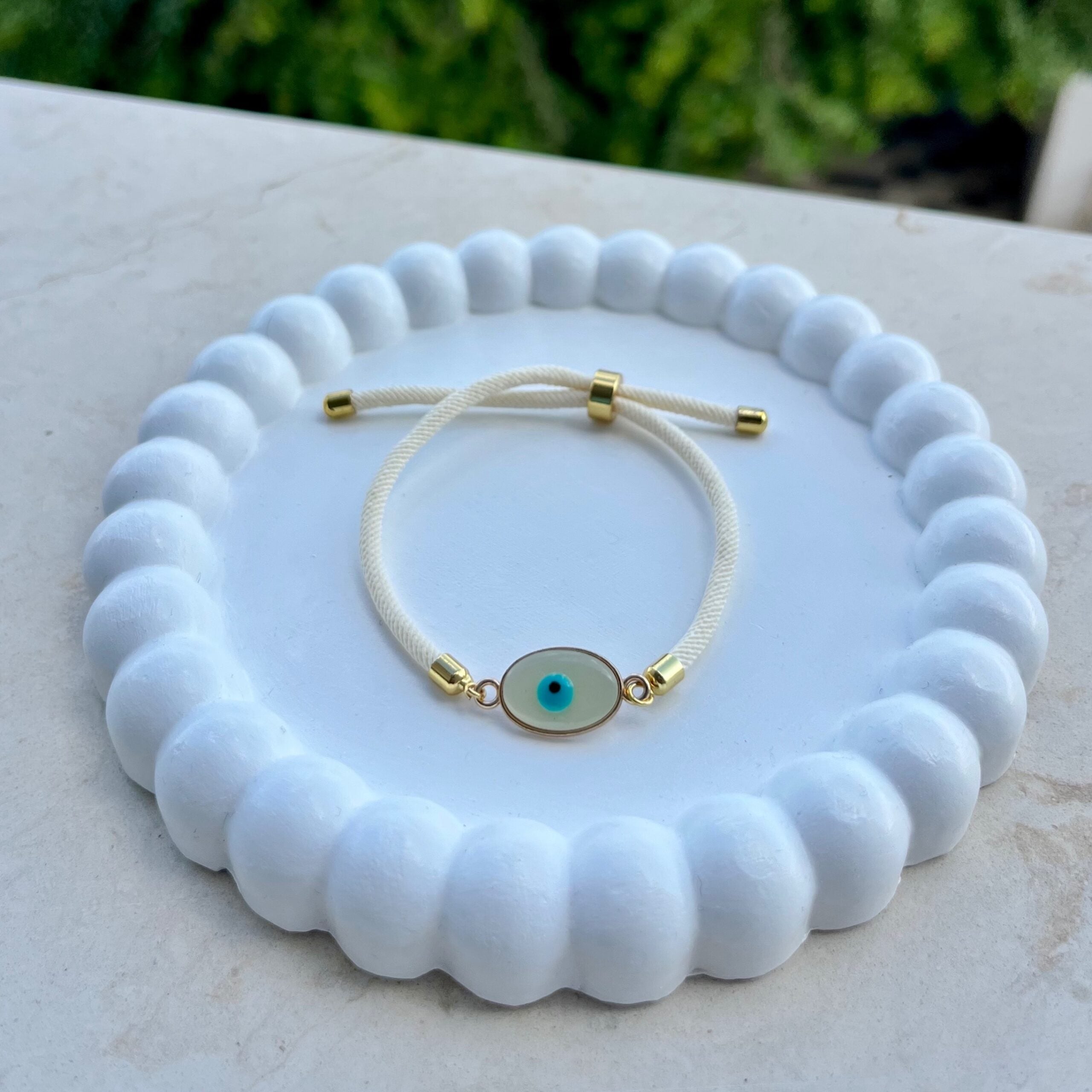 Bracelet œil traditionnel unixe en cordon blanc exclusif