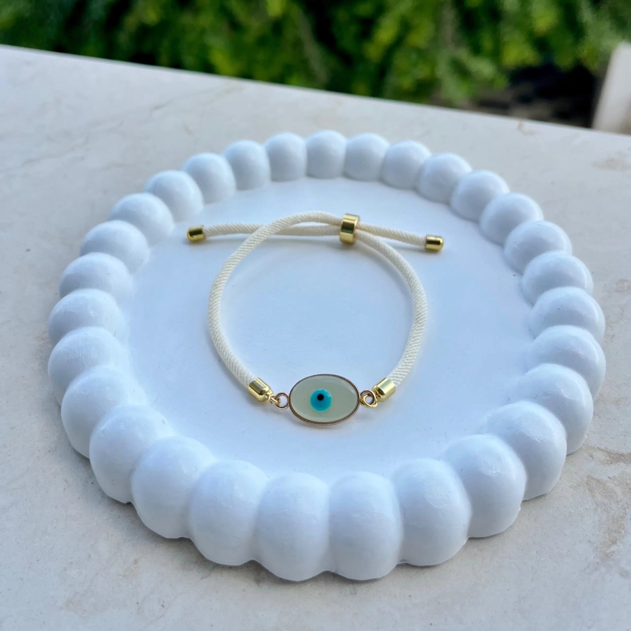 Bracelet œil traditionnel unixe en cordon blanc exclusif