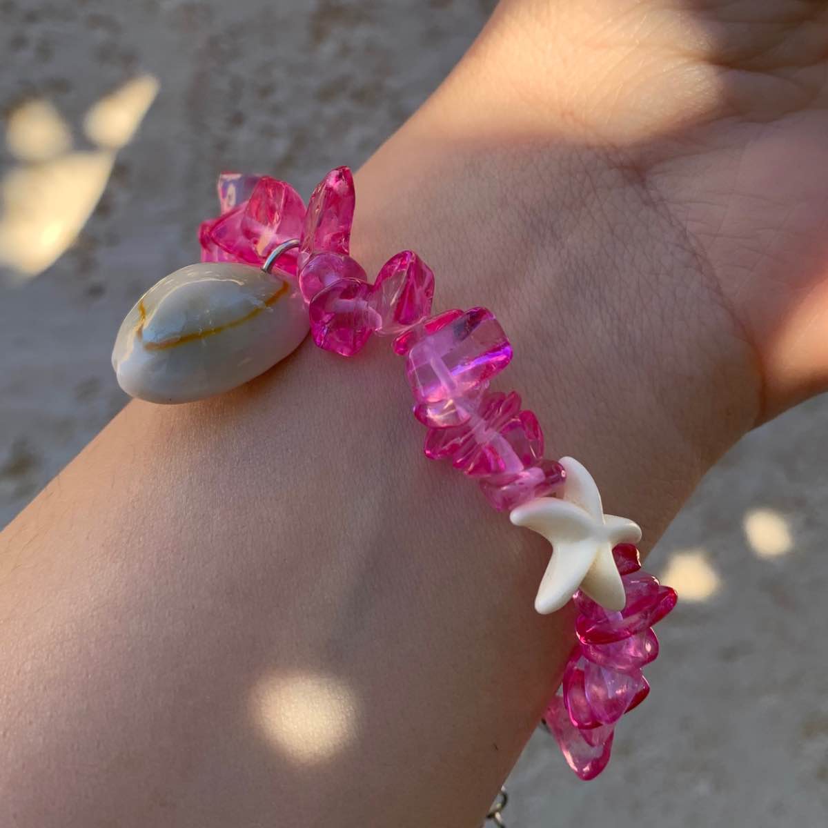 Des bracelets en pierres semi précieuses de la marque Artemis.tn - Couleur Bleu roi/ vert / rose / bleu ciel /