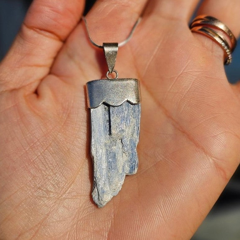 Collier kyanite en argent 925 pour un style unique et élégant