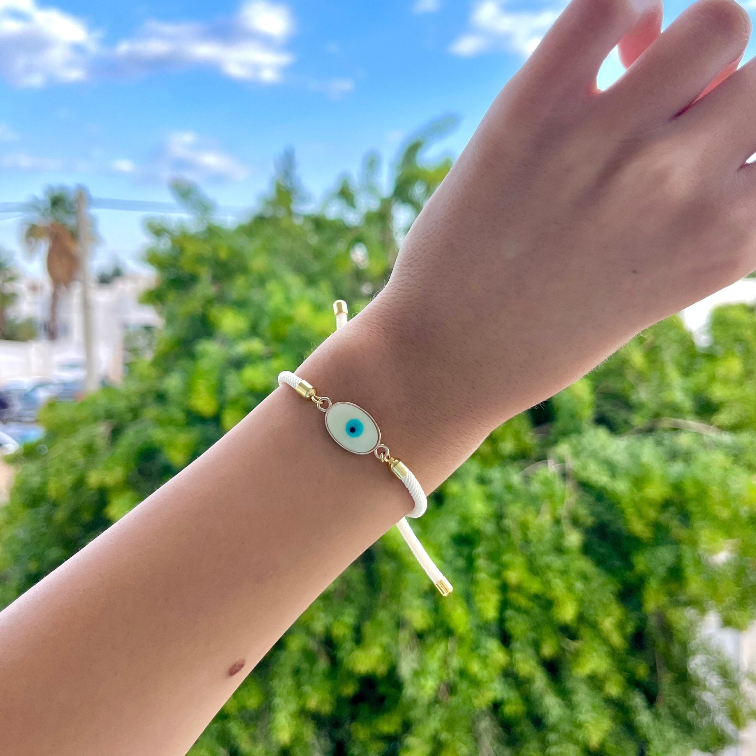 Bracelet œil traditionnel unixe en cordon blanc exclusif