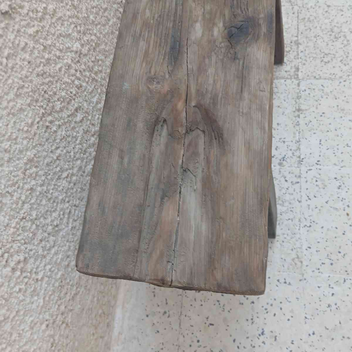 Tabouret bois élégant pour un intérieur chic et moderne