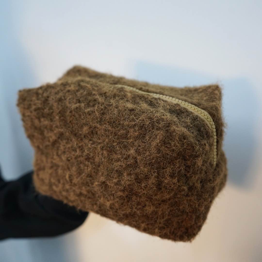 trousse maquillage marron élégante pour un rangement parfait