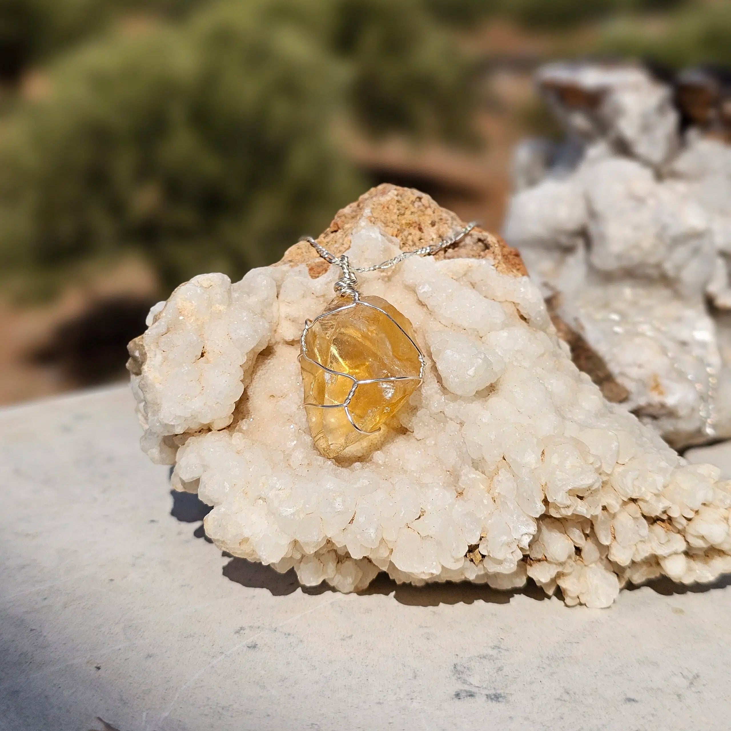 Refined stainless steel necklace with raw citrine pendant – 75 cm, 14 g