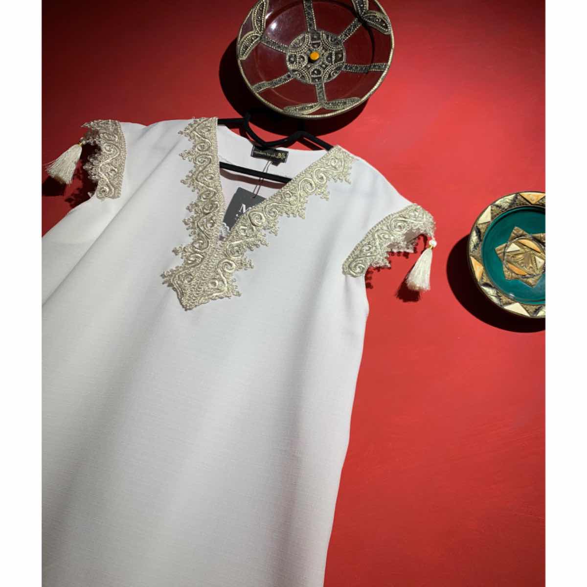 jebba femme élégante blanche avec galon argent en M/L