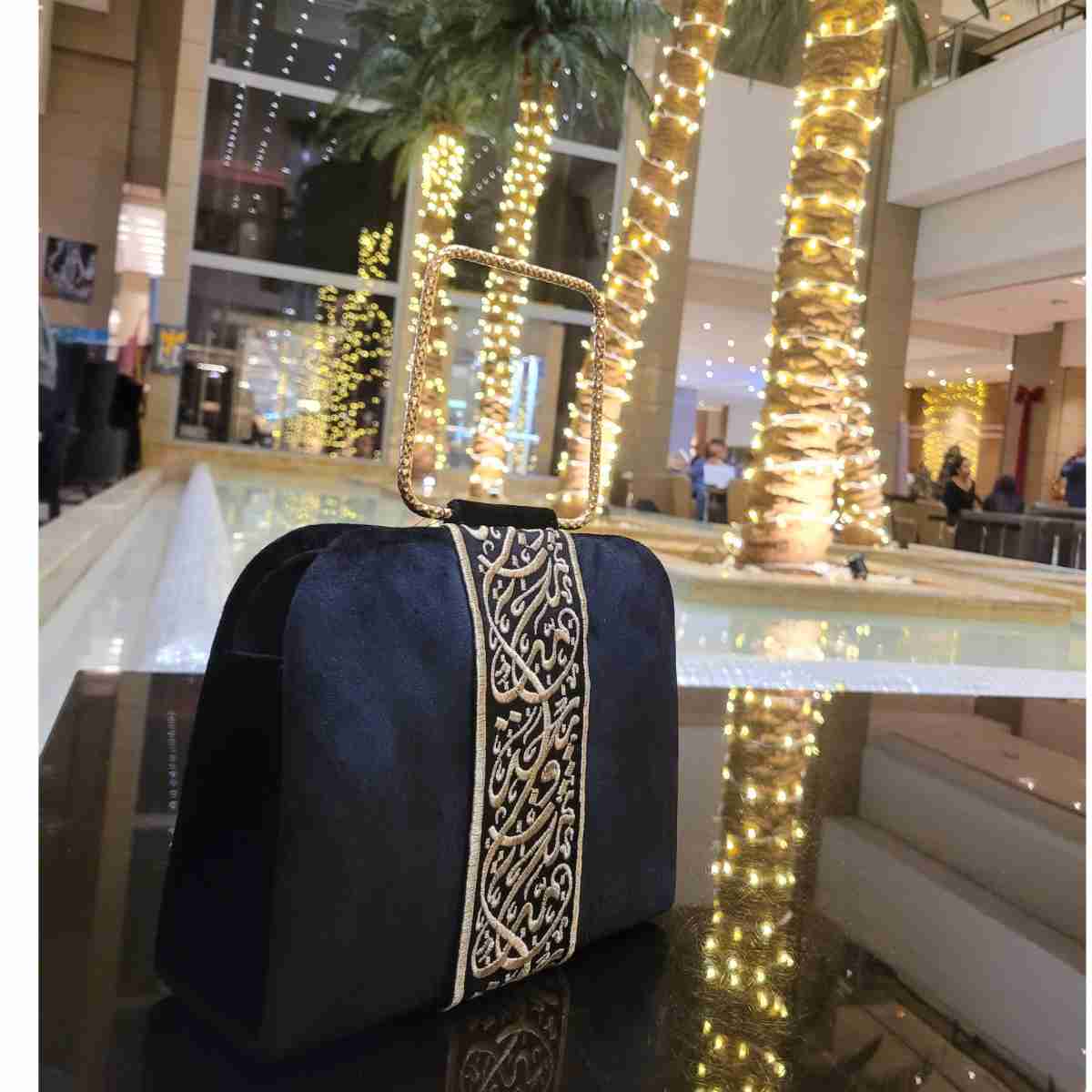 sac noir calligraphie élégant pour un style unique et raffiné