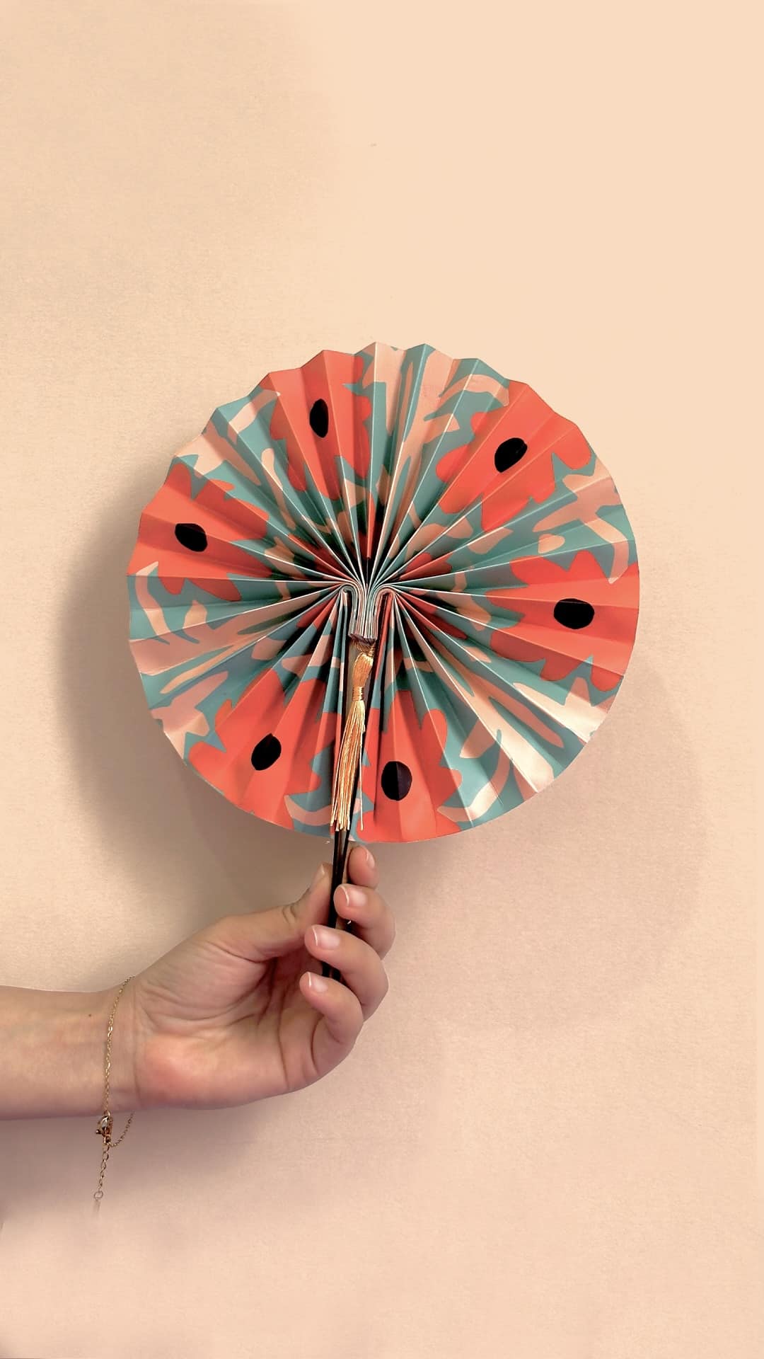 Paper fan - artisanat Tunisien fait main | ILEYCOM