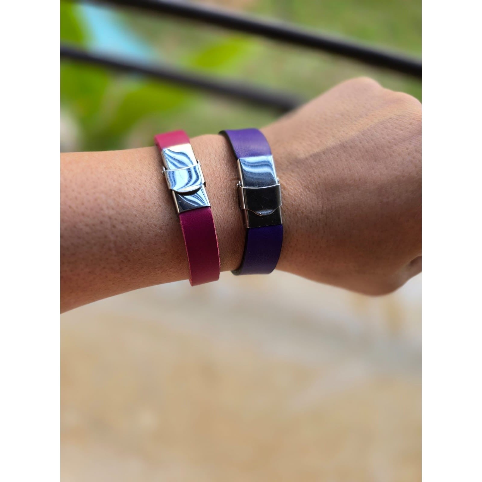 Bracelet Duo Cuir Magenta &amp; Pourpre Sport-Chic - Élégance Vibrante