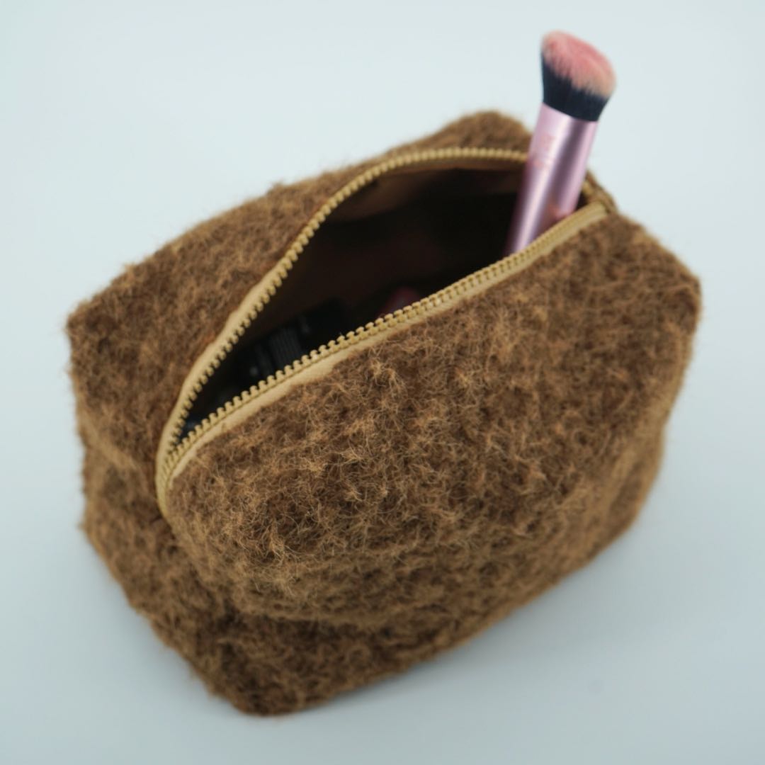trousse maquillage marron élégante pour un rangement parfait