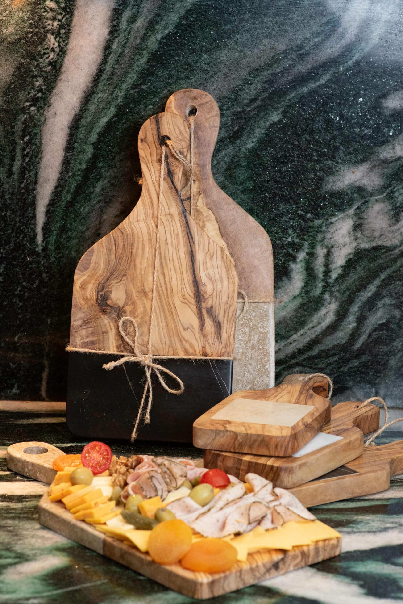 Planche de charcuteries en marbre & bois - artisanat Tunisien fait main | ILEYCOM