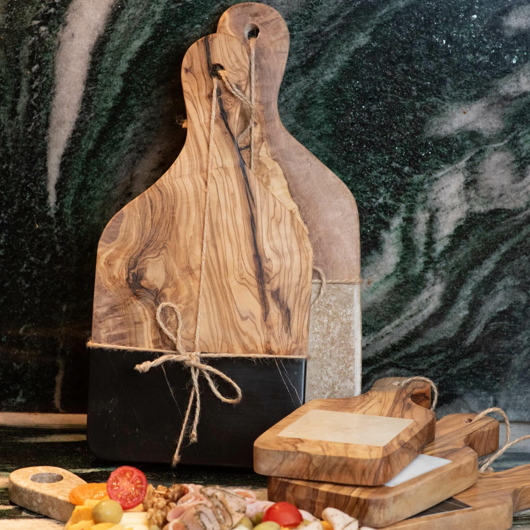 Planche de charcuteries en marbre & bois - artisanat Tunisien fait main | ILEYCOM