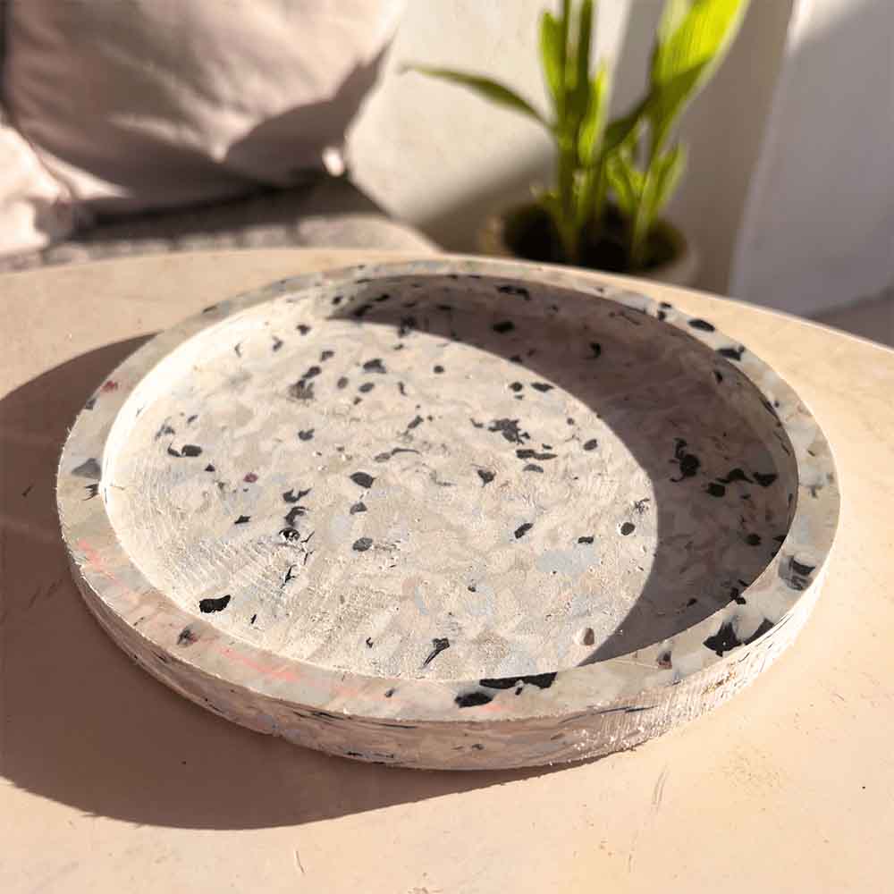 Round recycled plastic jewelry tray