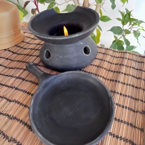 Black ceramic fondue pan