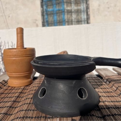 Black ceramic fondue pan