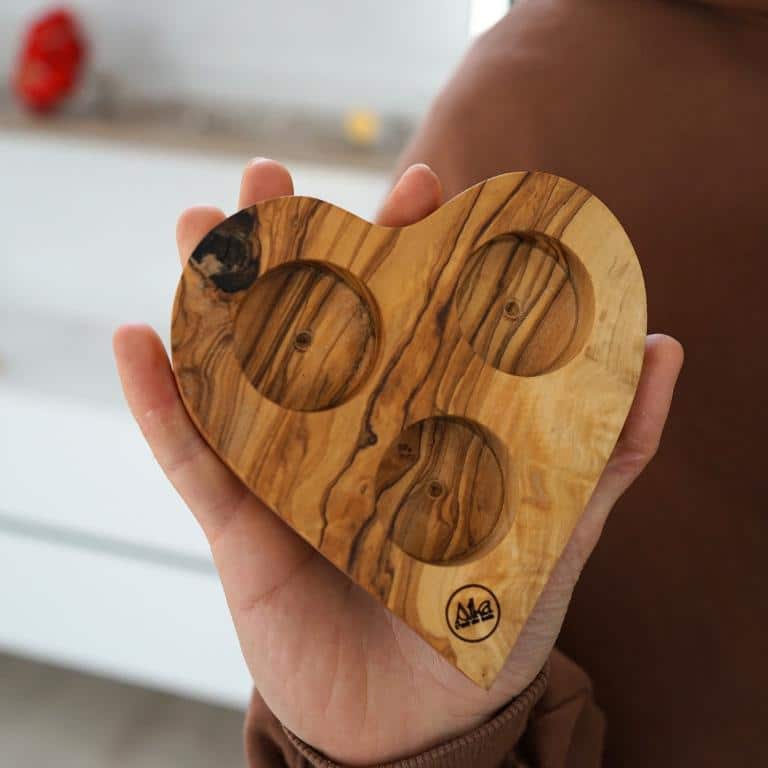 Porte-bougie cœur en bois d'olivier - fait main et écoresponsable