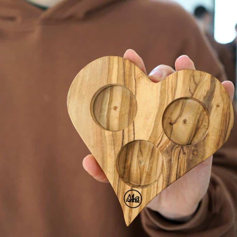 Porte-bougie cœur en bois d'olivier - fait main et écoresponsable