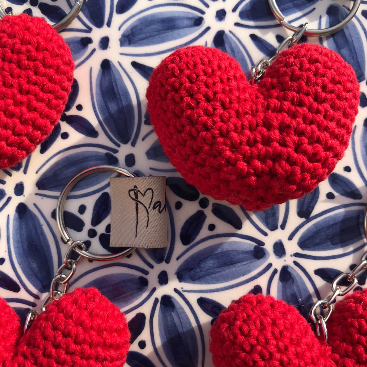 Un porte-clés cœur en crochet fait main – Accessoire mignon et romantique