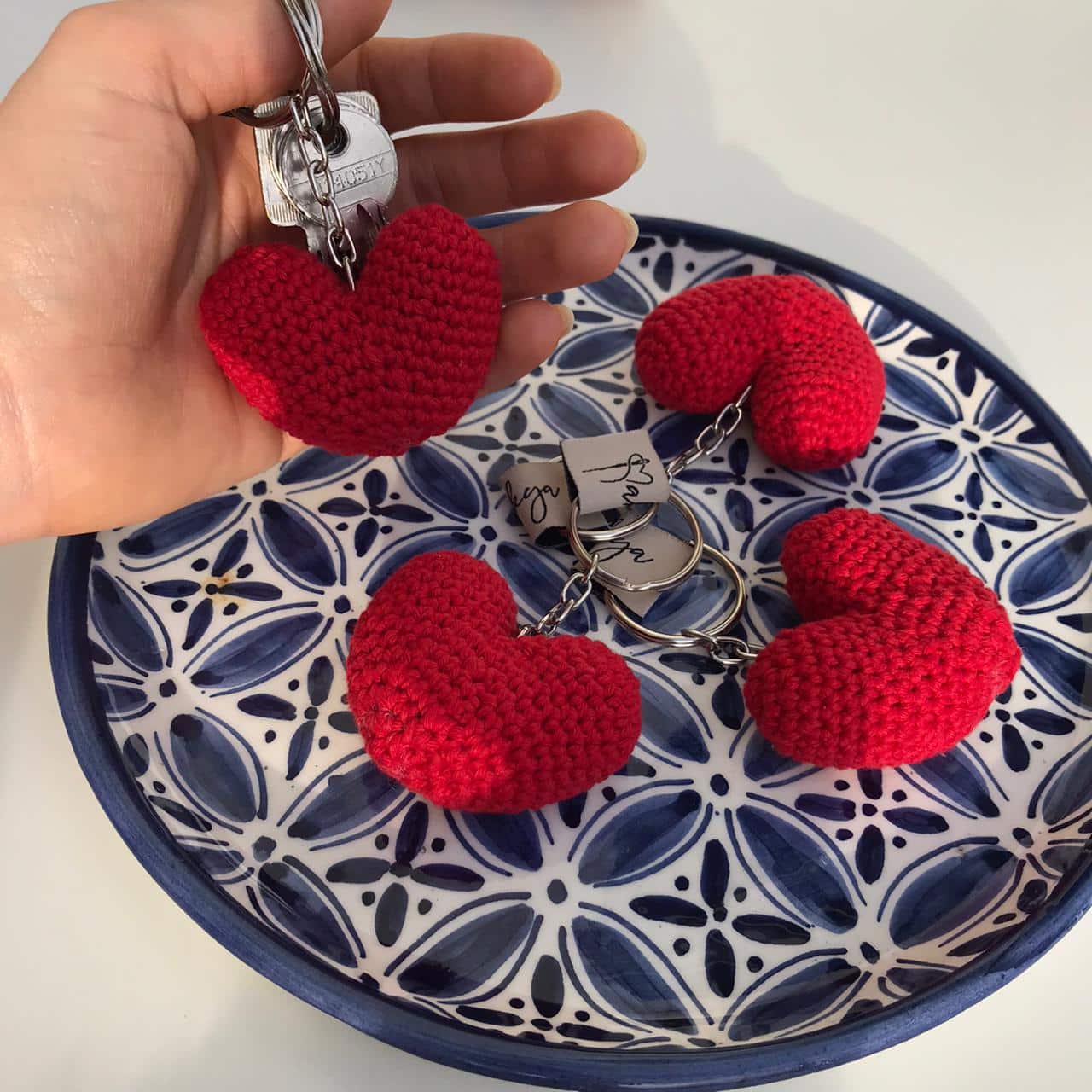 Un porte-clés cœur en crochet fait main – Accessoire mignon et romantique