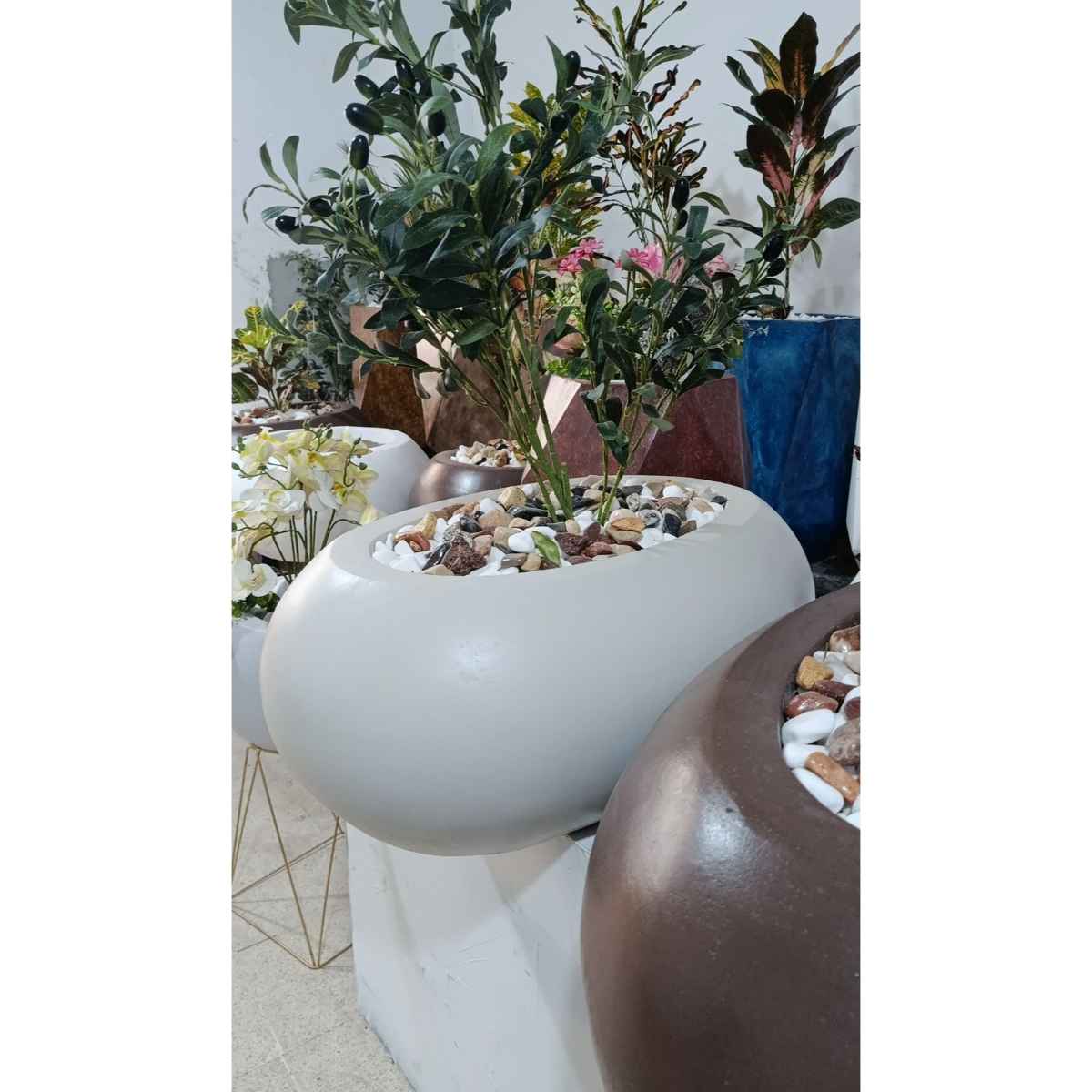 Pots de fleurs blancs 60 cm pour un décor élégant et raffiné