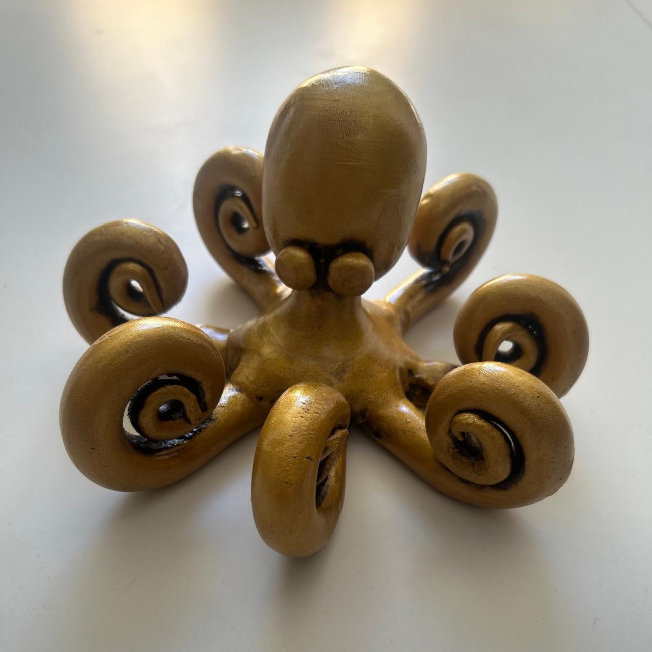 Poulpe doré en céramique sur console dorée