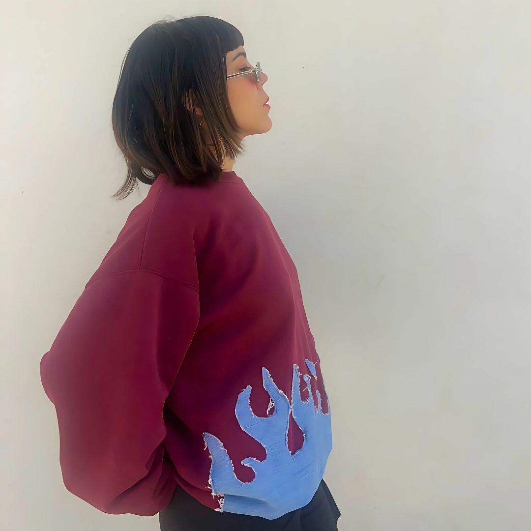 Pull en jean "Inferno Denim" en coton bordeaux & patchwork flammes - artisanat Tunisien fait main | ILEYCOM