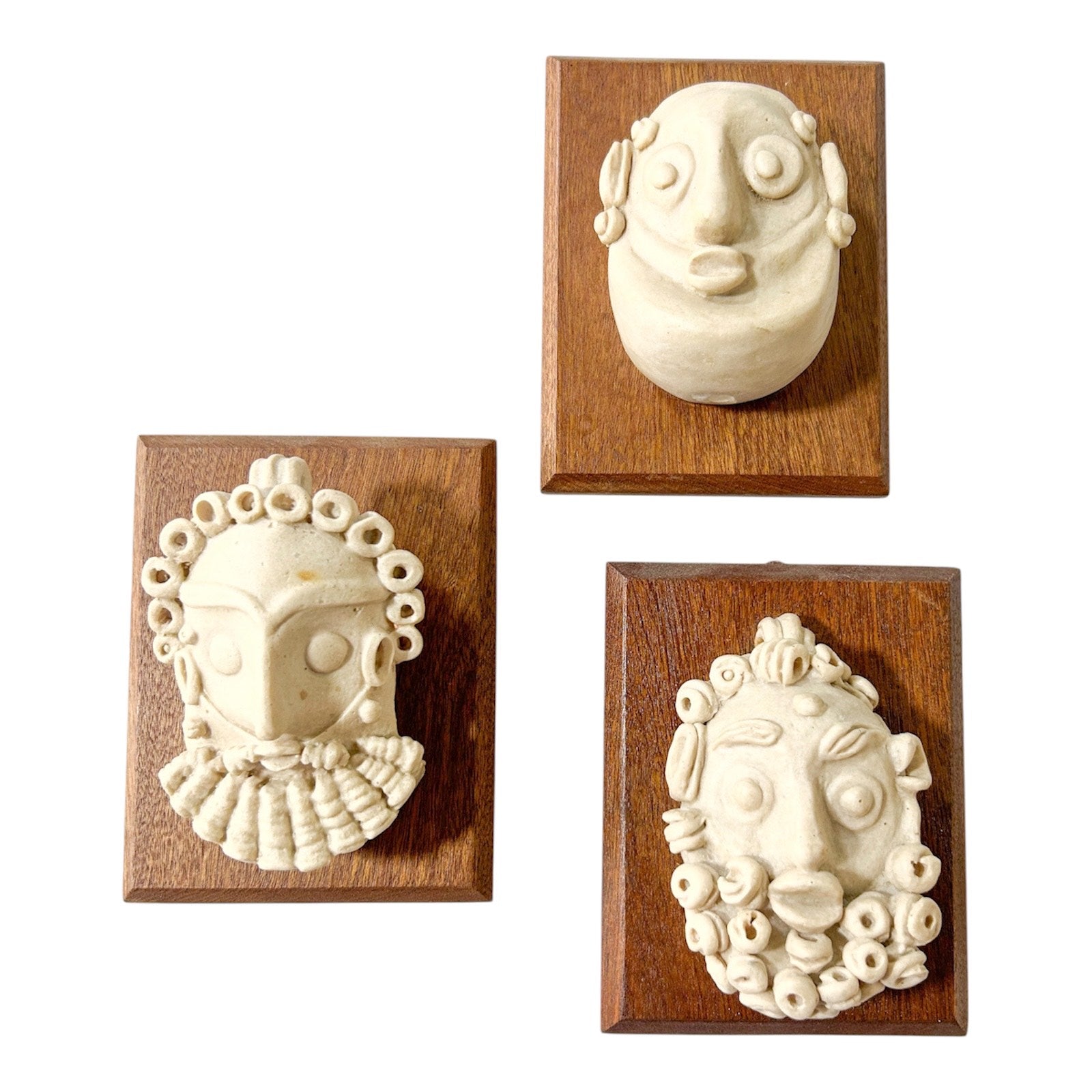 masque décoratif en bois d'acajou pour une touche élégante