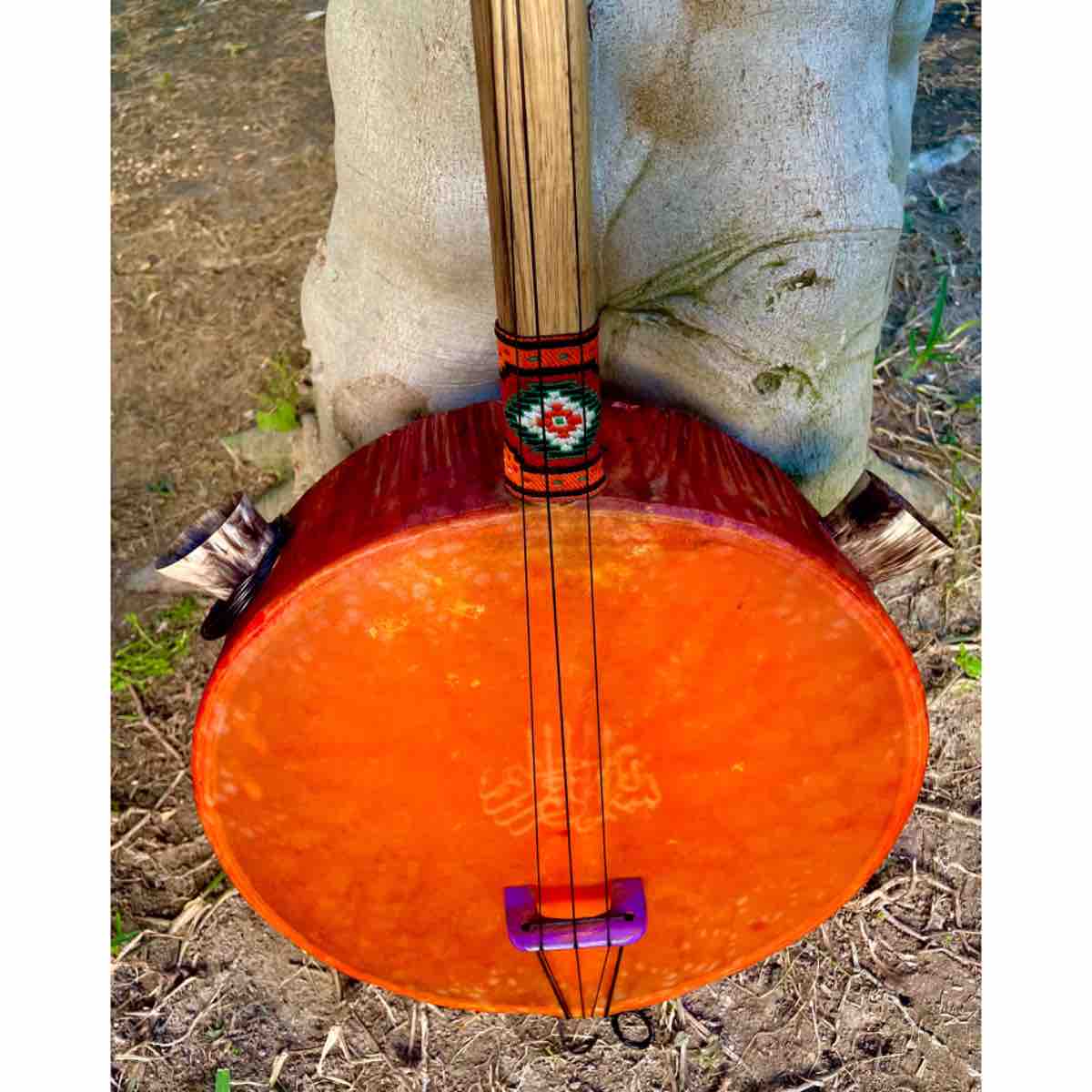 Gombri traditionnel fait main instrument de musique artisanal africain en bois et peau naturelle
