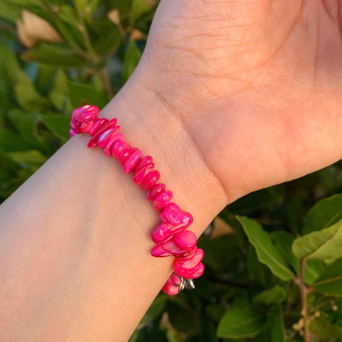 Des bracelets en pierres semi précieuses de la marque Artemis.tn - Couleur Bleu roi/ vert / rose / bleu ciel /