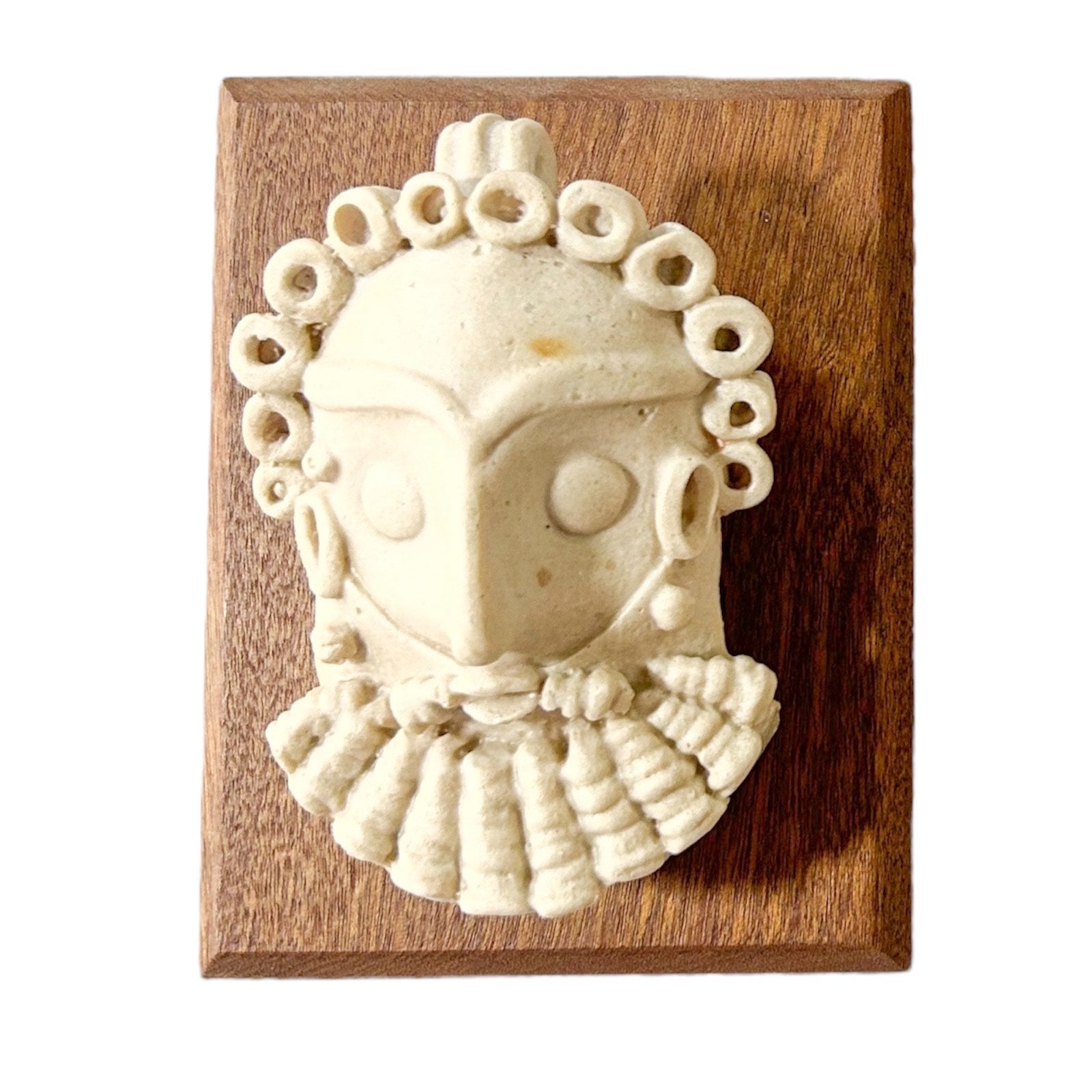 masque décoratif en bois d'acajou pour une touche élégante
