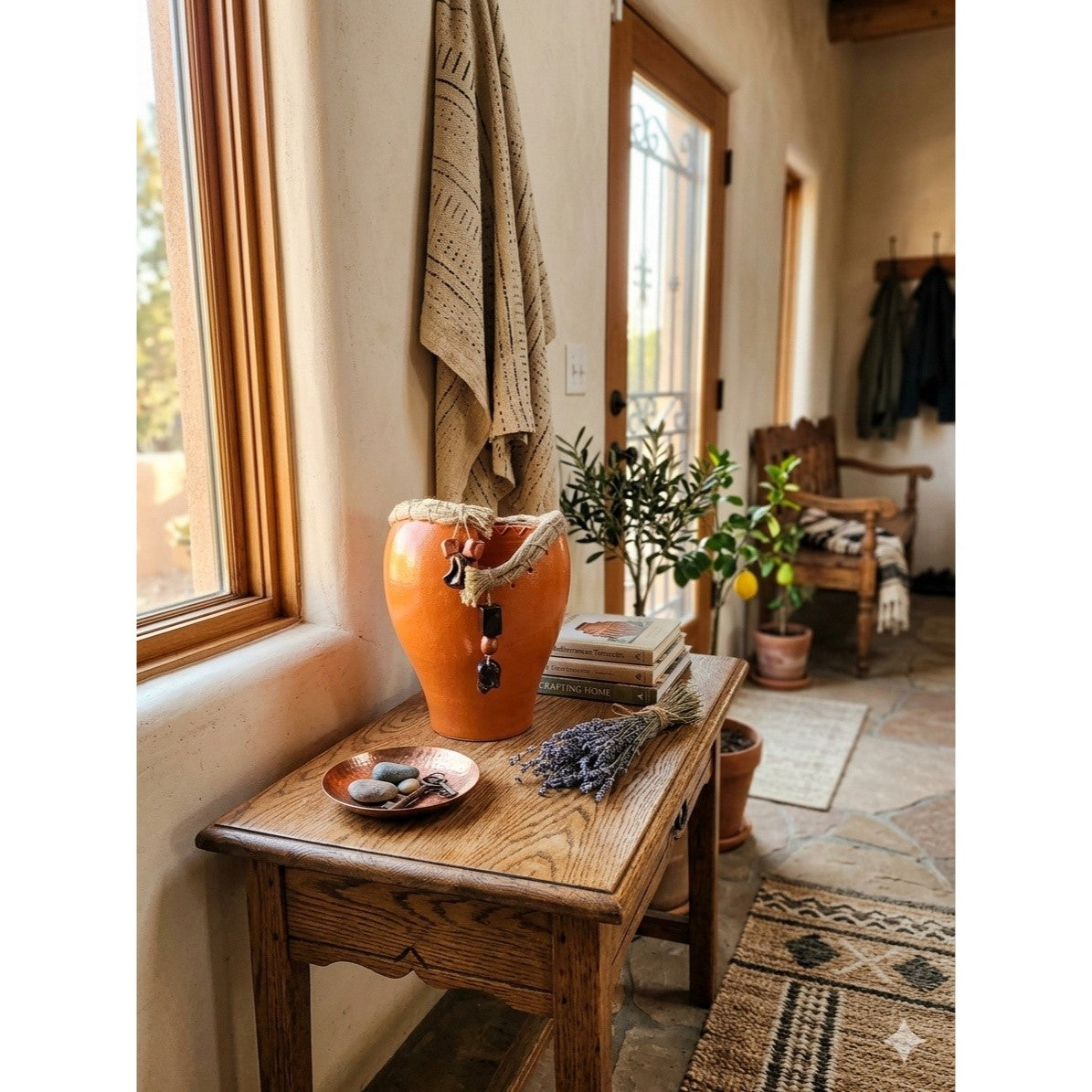 Vase africain orange 30 cm de hauteur pour une déco unique et élégante