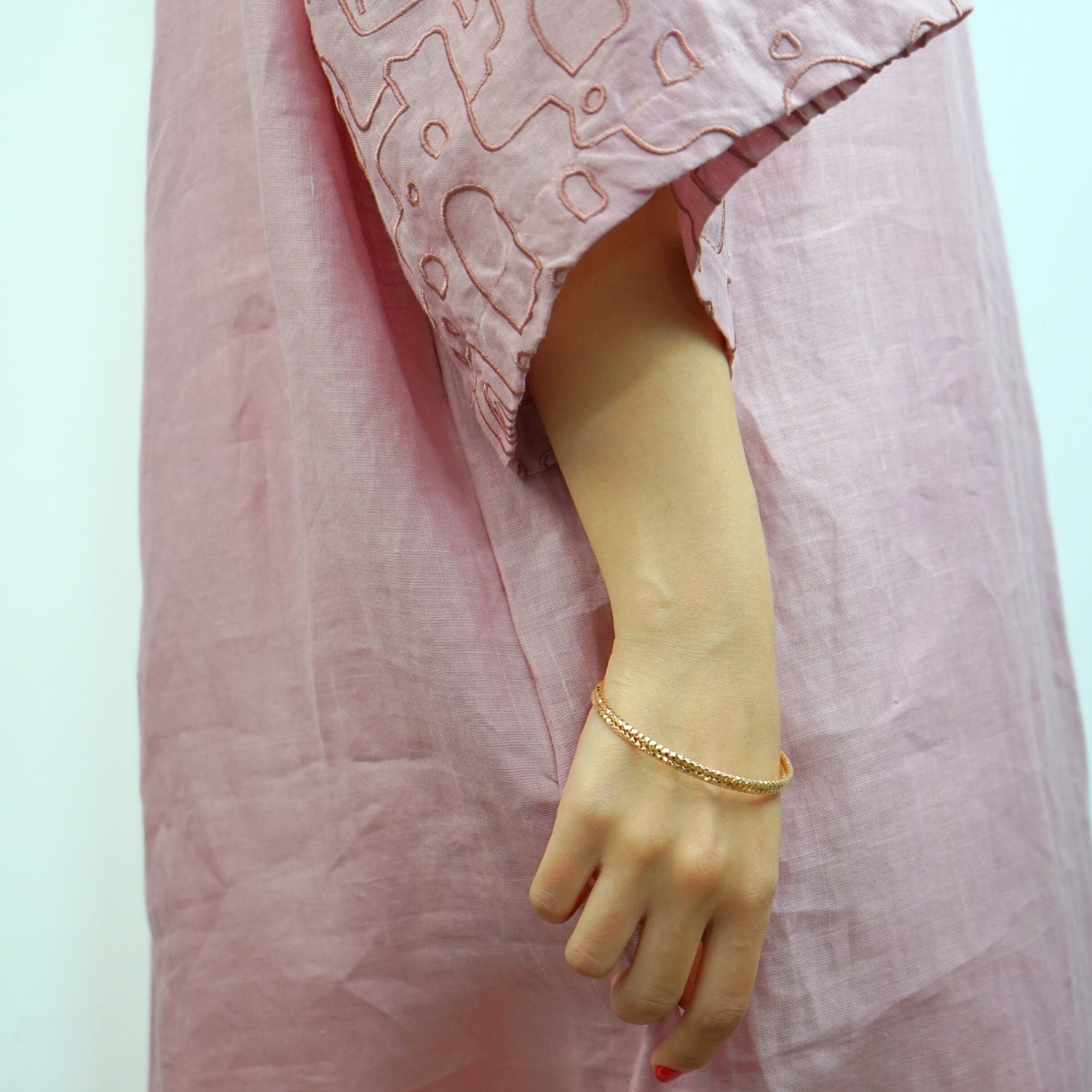 Robe longue fluide artisanale : Élégance et confort irrésistibles