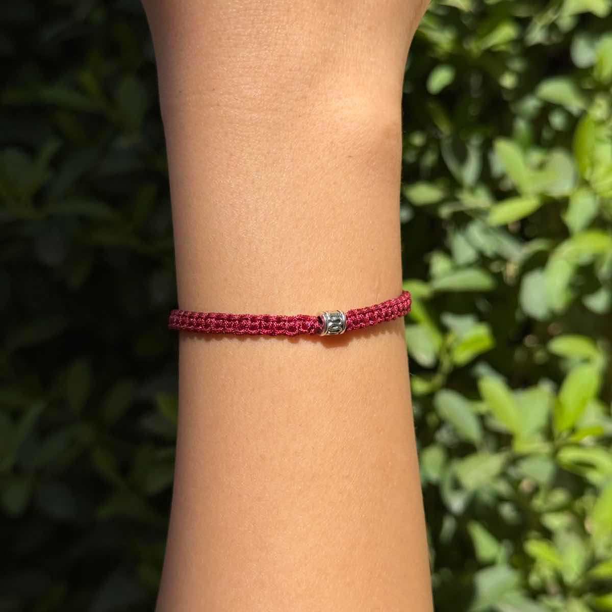 Bracelet rose fait main en macramé pour un style unique