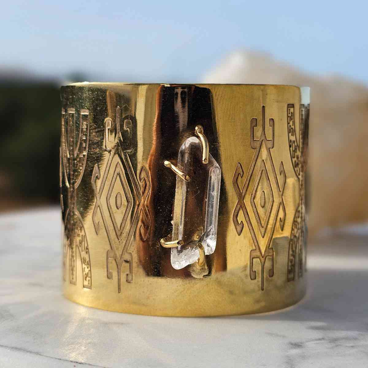 Manchette Amazigh Amestan Cristal de roche en cuivre plaqué or 18 K