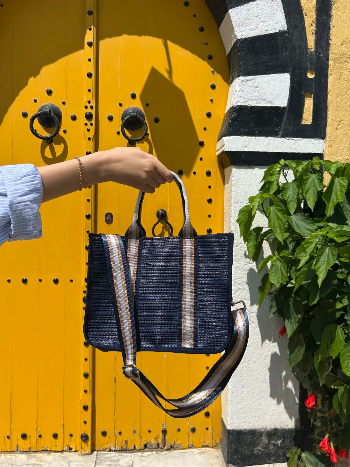 sac bleu lélégance moderne à portée de main