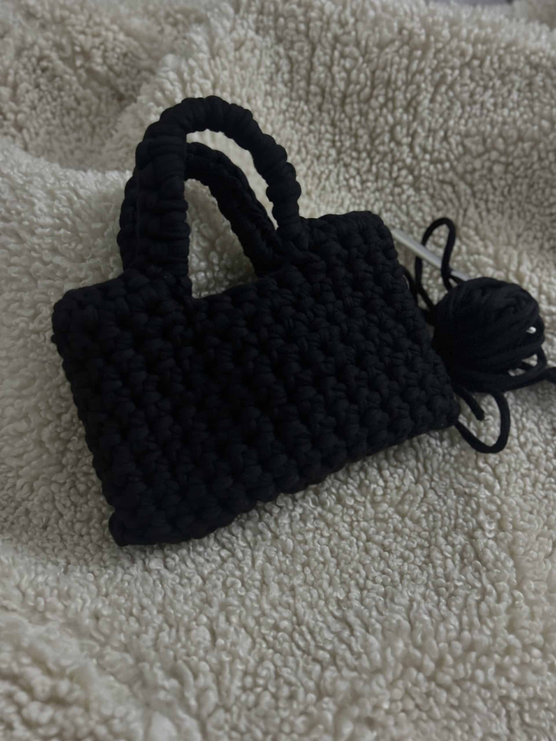 Sac chat noir au crochet  fait main — vue 4. Artisanat Tunisie.