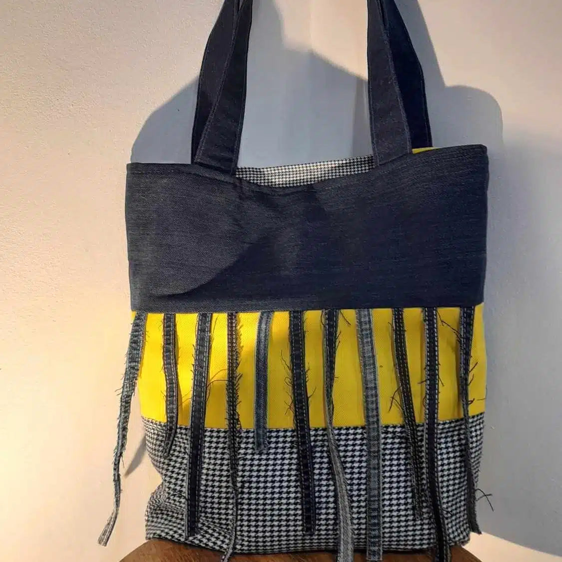 Tote Bag Upcyclé avec Poche Stylée – Sac Écoresponsable & Coloré
