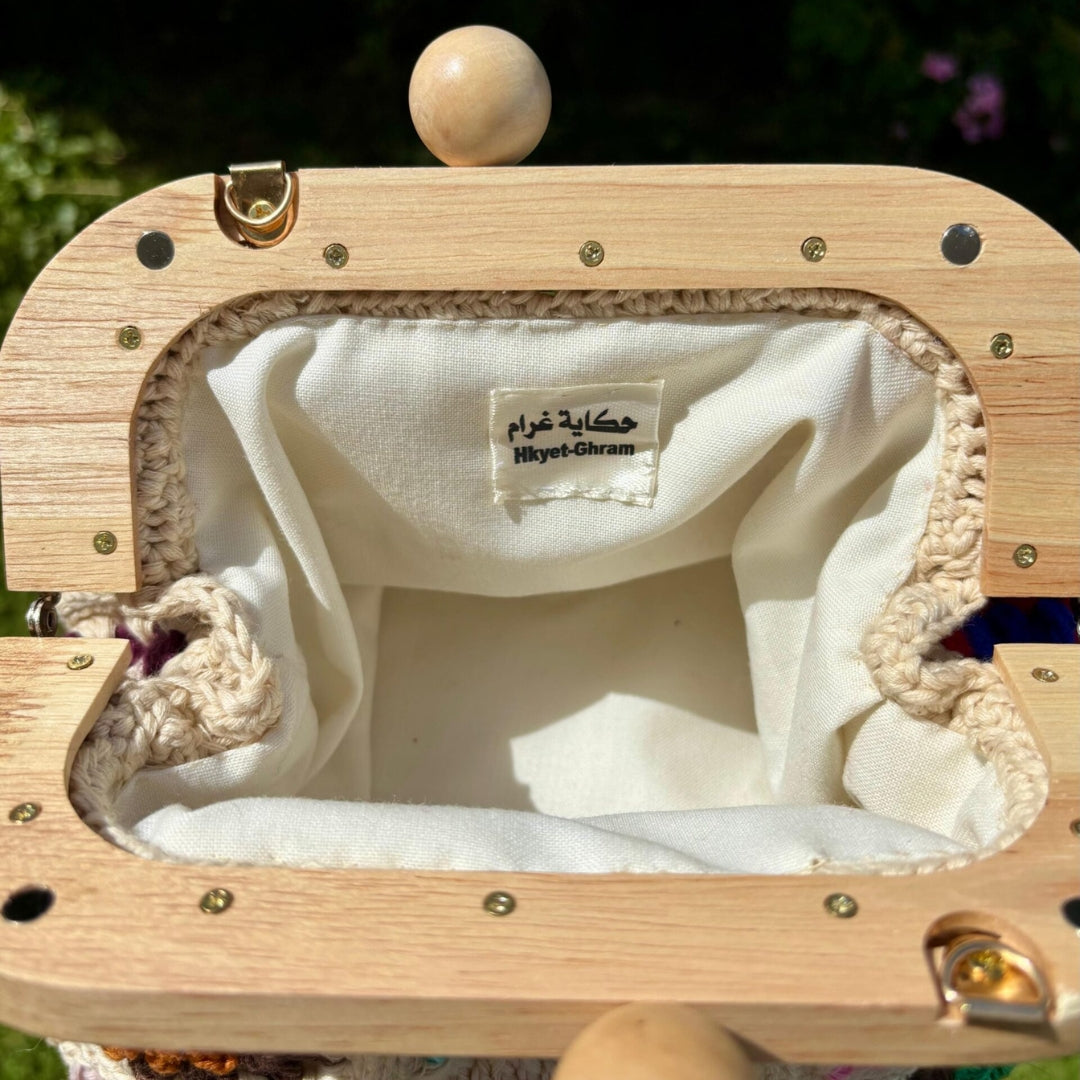 sac multicolore en crochet fait main , fermoir bois